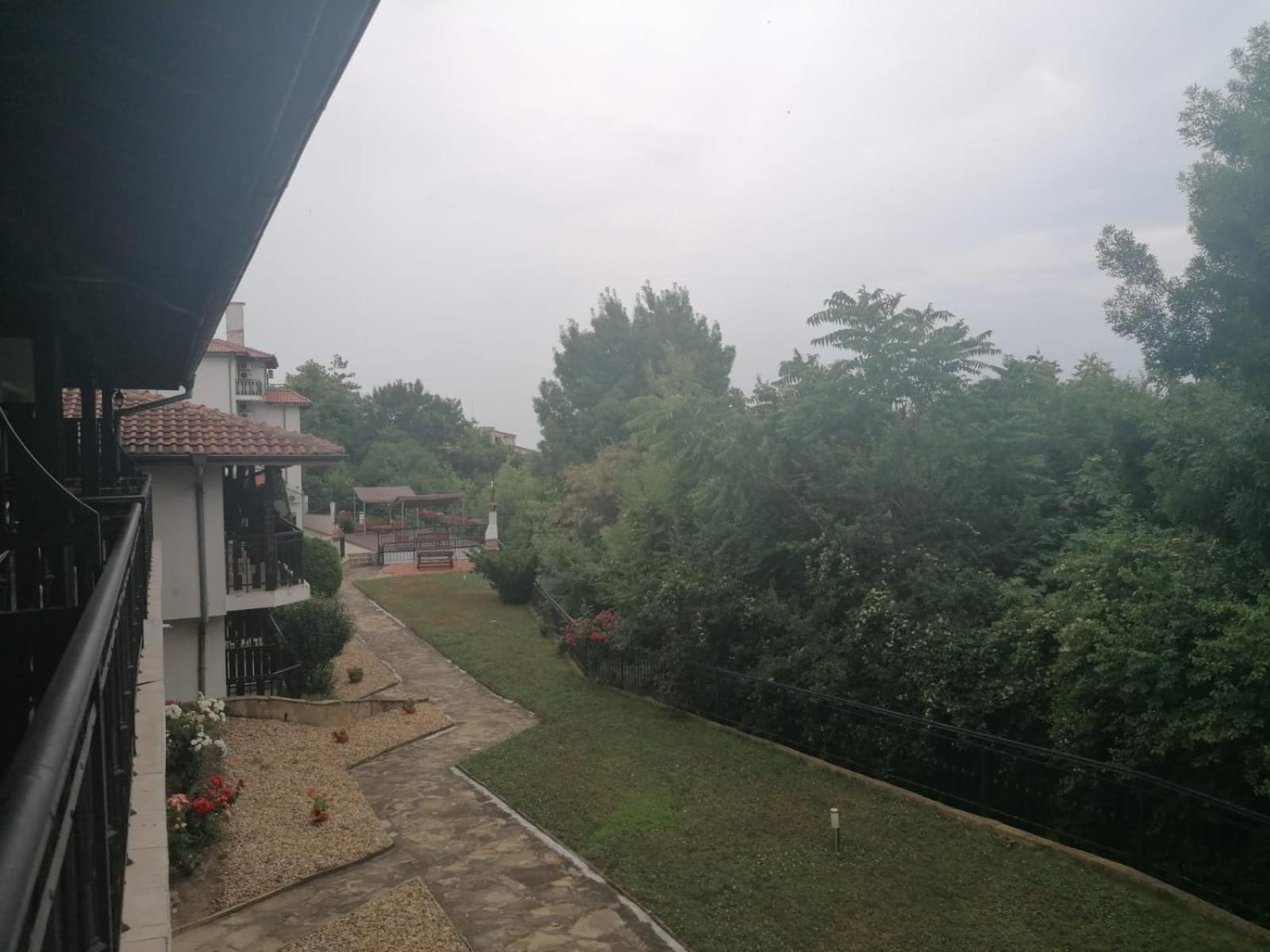 Spacious Fully Furnished Studio In Kavarna Apart Hotel Exterior photo